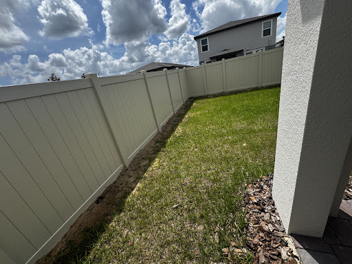 Tan vinyl side yard